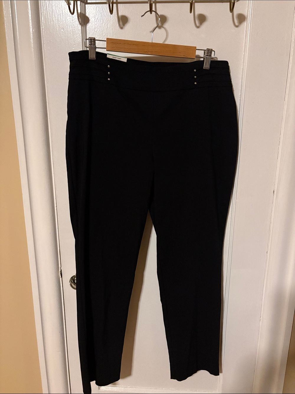 JM Collection Black Pull-On Slim Leg Pants Size Large